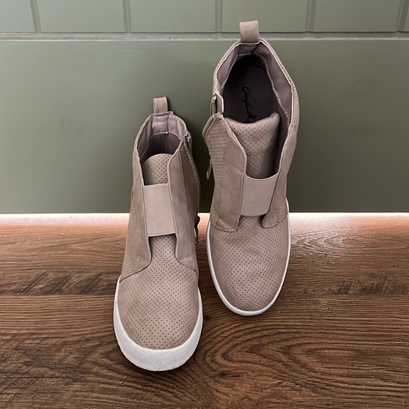 Tan Wedged Shoes - Picture 1 of 4